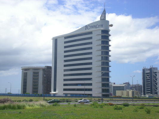 Het Comité van het de Textuurmetaal van de satijnkras Vrij Antistatisch Gordijngevel Besproken Ontwerp leverancier